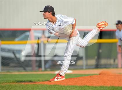 Thumbnail 1 in Easton vs Assumption (LHSAA 4A Bi-District Playoff) photogallery.