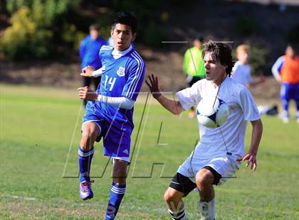 Thumbnail 3 in Grossmont vs. San Diego (22nd Annual San Diego Holiday Tournament) photogallery.