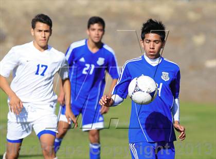 Thumbnail 2 in Grossmont vs. San Diego (22nd Annual San Diego Holiday Tournament) photogallery.