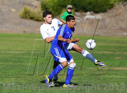 Thumbnail 3 in Grossmont vs. San Diego (22nd Annual San Diego Holiday Tournament) photogallery.