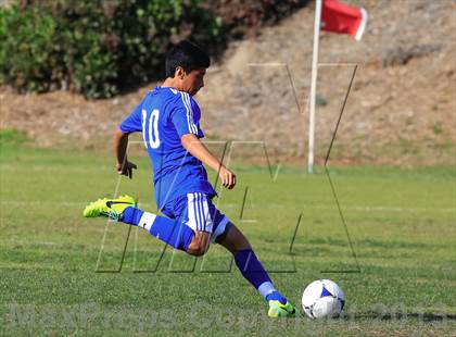 Thumbnail 3 in Grossmont vs. San Diego (22nd Annual San Diego Holiday Tournament) photogallery.
