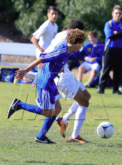 Thumbnail 3 in Grossmont vs. San Diego (22nd Annual San Diego Holiday Tournament) photogallery.