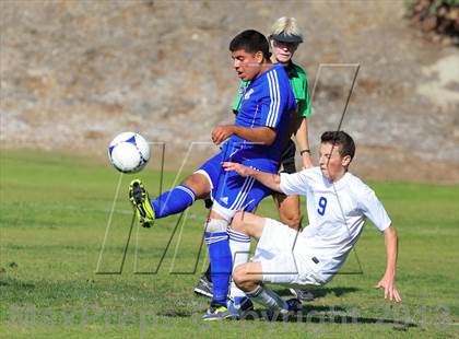 Thumbnail 2 in Grossmont vs. San Diego (22nd Annual San Diego Holiday Tournament) photogallery.