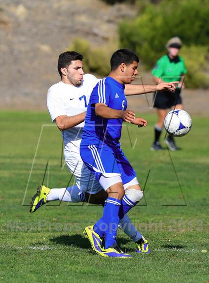 Thumbnail 2 in Grossmont vs. San Diego (22nd Annual San Diego Holiday Tournament) photogallery.