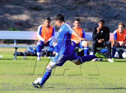 Thumbnail 3 in Grossmont vs. San Diego (22nd Annual San Diego Holiday Tournament) photogallery.