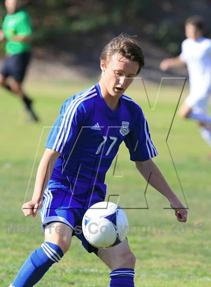 Thumbnail 3 in Grossmont vs. San Diego (22nd Annual San Diego Holiday Tournament) photogallery.