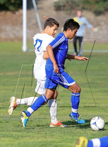 Thumbnail 2 in Grossmont vs. San Diego (22nd Annual San Diego Holiday Tournament) photogallery.