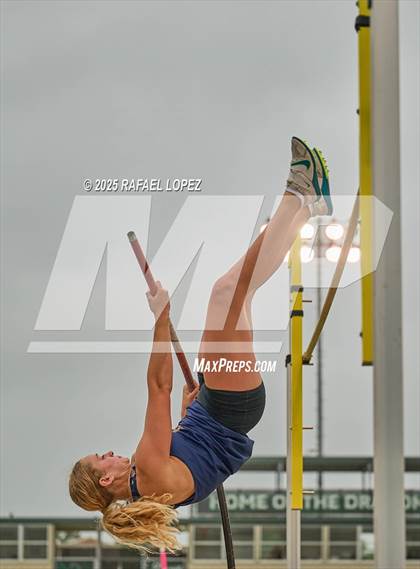 Thumbnail 2 in Cooper Dragon Invitational (Pole Vault) photogallery.