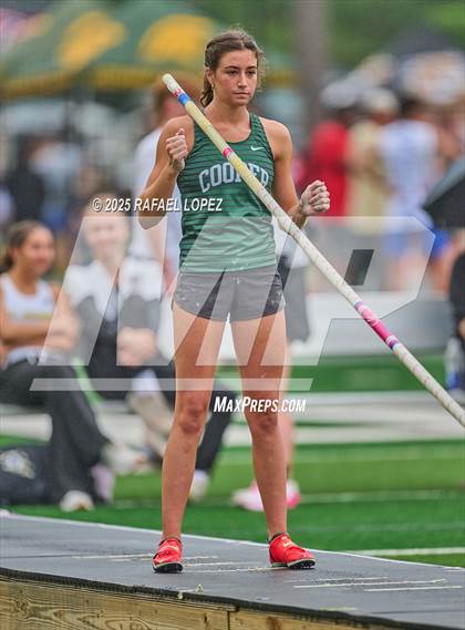 Thumbnail 2 in Cooper Dragon Invitational (Pole Vault) photogallery.