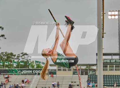 Thumbnail 2 in Cooper Dragon Invitational (Pole Vault) photogallery.