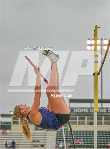 Thumbnail 1 in Cooper Dragon Invitational (Pole Vault) photogallery.