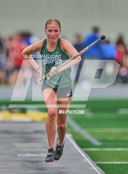 Thumbnail 1 in Cooper Dragon Invitational (Pole Vault) photogallery.