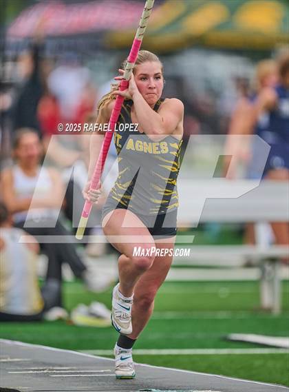 Thumbnail 2 in Cooper Dragon Invitational (Pole Vault) photogallery.