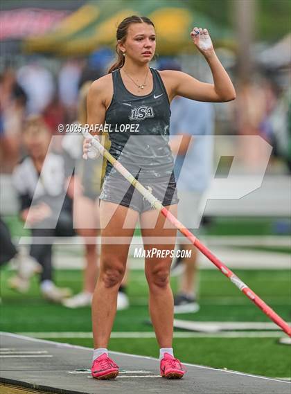 Thumbnail 2 in Cooper Dragon Invitational (Pole Vault) photogallery.