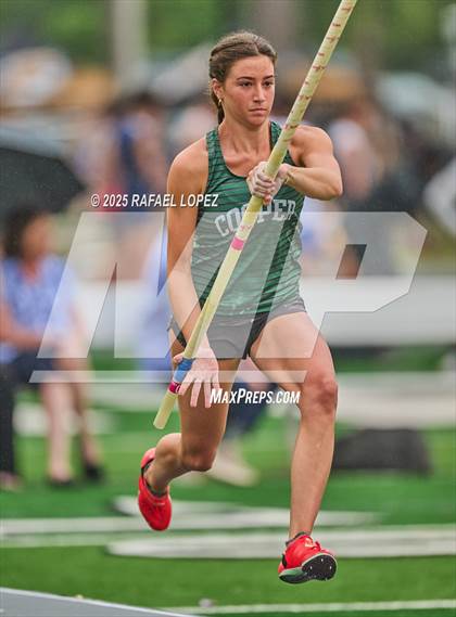 Thumbnail 1 in Cooper Dragon Invitational (Pole Vault) photogallery.