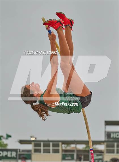 Thumbnail 1 in Cooper Dragon Invitational (Pole Vault) photogallery.