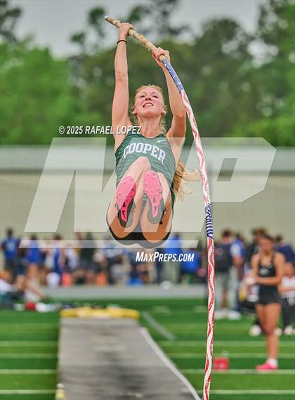 Thumbnail 3 in Cooper Dragon Invitational (Pole Vault) photogallery.