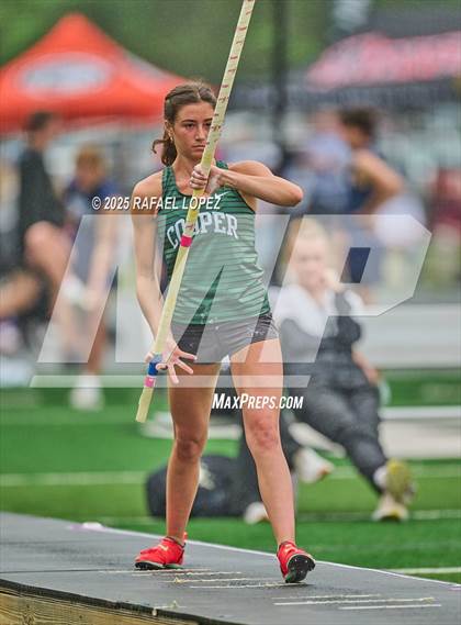 Thumbnail 1 in Cooper Dragon Invitational (Pole Vault) photogallery.
