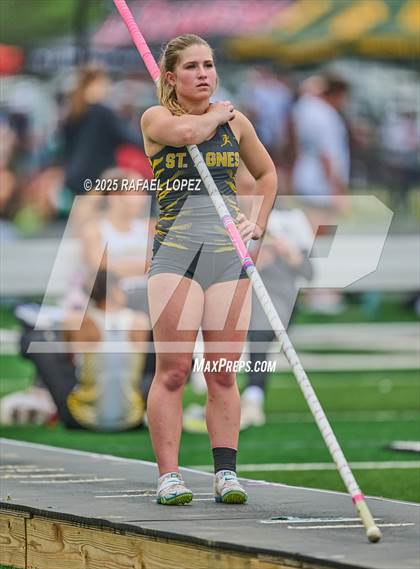 Thumbnail 1 in Cooper Dragon Invitational (Pole Vault) photogallery.