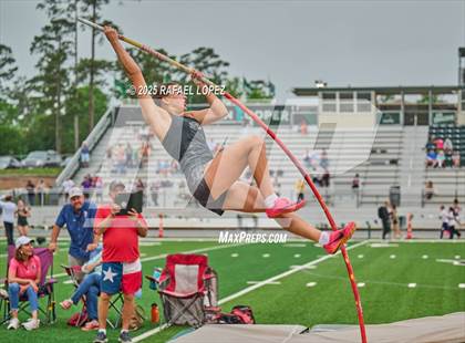 Thumbnail 2 in Cooper Dragon Invitational (Pole Vault) photogallery.