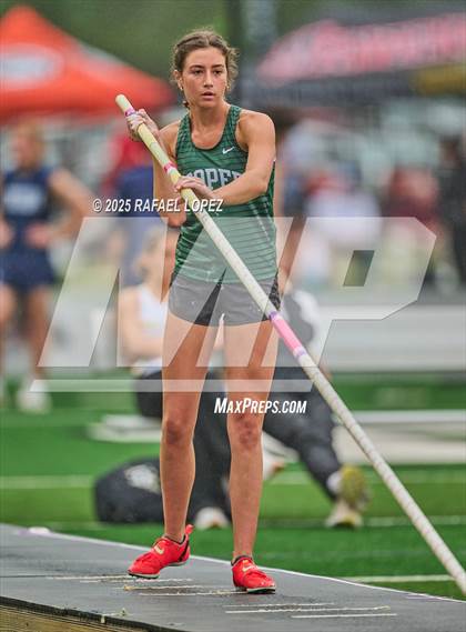 Thumbnail 3 in Cooper Dragon Invitational (Pole Vault) photogallery.