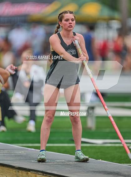 Thumbnail 1 in Cooper Dragon Invitational (Pole Vault) photogallery.