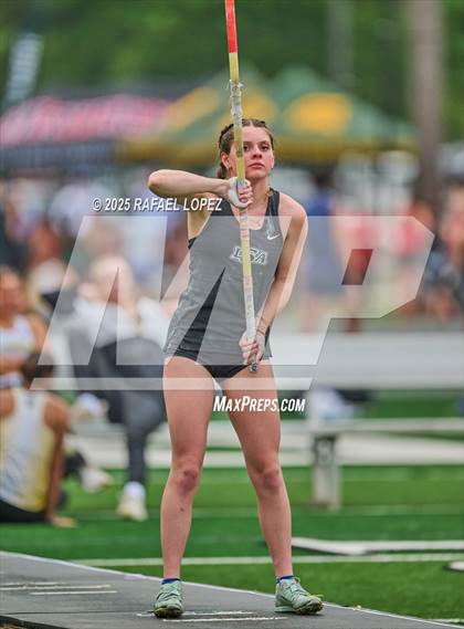 Thumbnail 3 in Cooper Dragon Invitational (Pole Vault) photogallery.