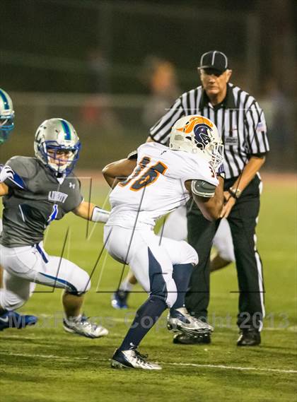 Thumbnail 3 in Eastside Catholic vs. Liberty photogallery.