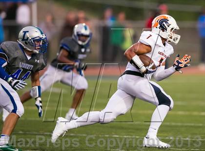 Thumbnail 3 in Eastside Catholic vs. Liberty photogallery.