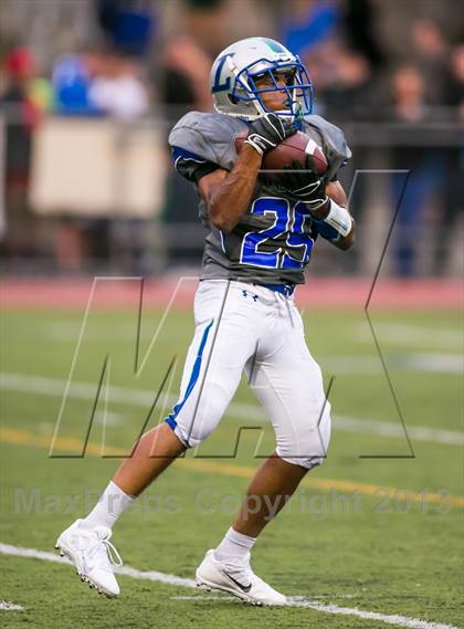 Thumbnail 3 in Eastside Catholic vs. Liberty photogallery.
