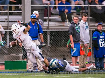 Thumbnail 3 in Eastside Catholic vs. Liberty photogallery.