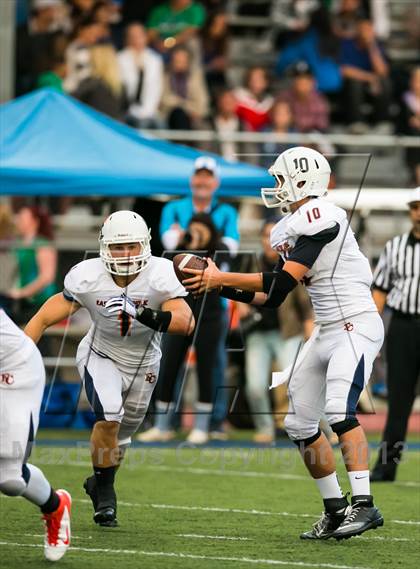 Thumbnail 3 in Eastside Catholic vs. Liberty photogallery.