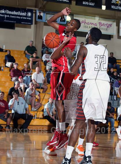 Thumbnail 3 in Chester vs. Lake Highland Prep (City of Palms Classic) photogallery.