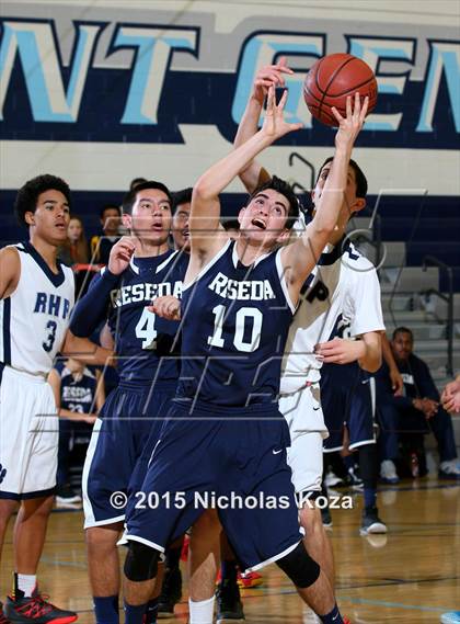 Thumbnail 2 in Reseda vs. Rolling Hills Prep photogallery.