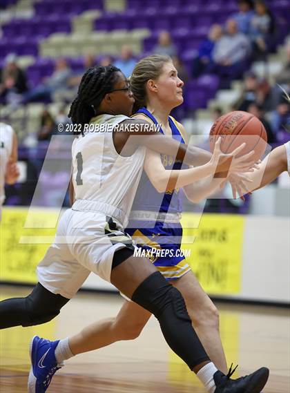 Thumbnail 2 in Kaufman vs. Brownsboro (UIL 4A Bi-District) photogallery.