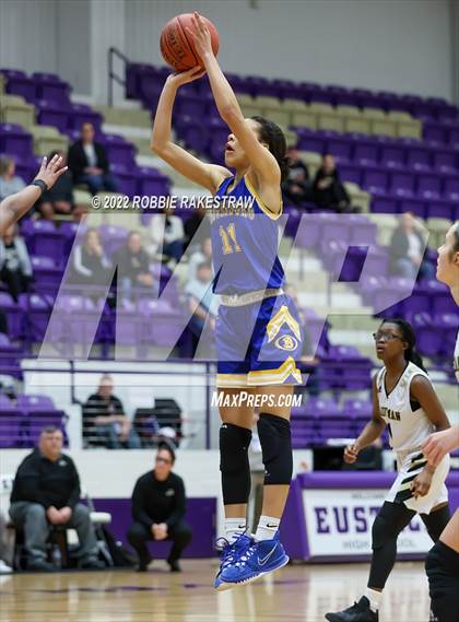 Thumbnail 3 in Kaufman vs. Brownsboro (UIL 4A Bi-District) photogallery.