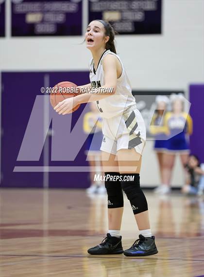 Thumbnail 2 in Kaufman vs. Brownsboro (UIL 4A Bi-District) photogallery.