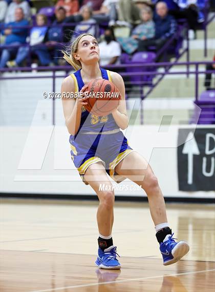 Thumbnail 1 in Kaufman vs. Brownsboro (UIL 4A Bi-District) photogallery.