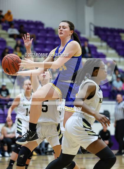 Thumbnail 1 in Kaufman vs. Brownsboro (UIL 4A Bi-District) photogallery.