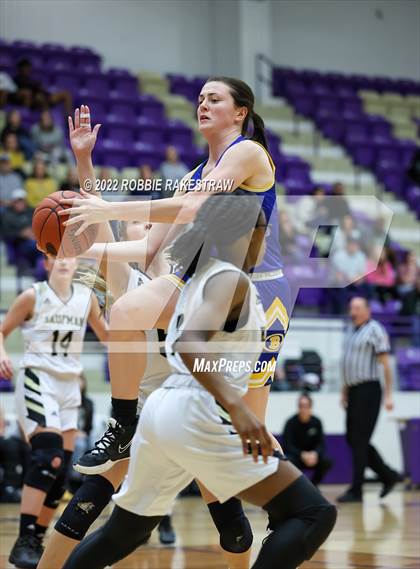 Thumbnail 3 in Kaufman vs. Brownsboro (UIL 4A Bi-District) photogallery.