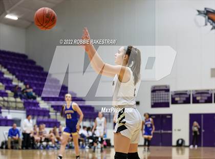 Thumbnail 2 in Kaufman vs. Brownsboro (UIL 4A Bi-District) photogallery.