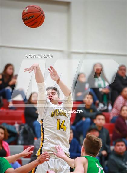 Thumbnail 3 in Farmington vs. Highland photogallery.