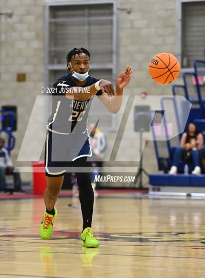 Thumbnail 3 in St. Augustine vs. Sierra Canyon (San Diego Tip Off Challenge) photogallery.