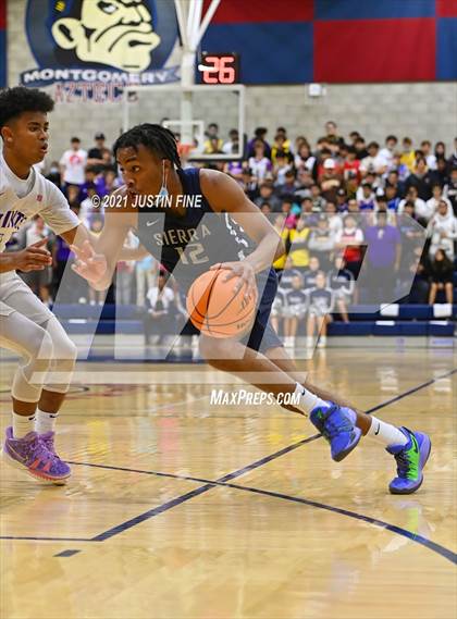 Thumbnail 2 in St. Augustine vs. Sierra Canyon (San Diego Tip Off Challenge) photogallery.