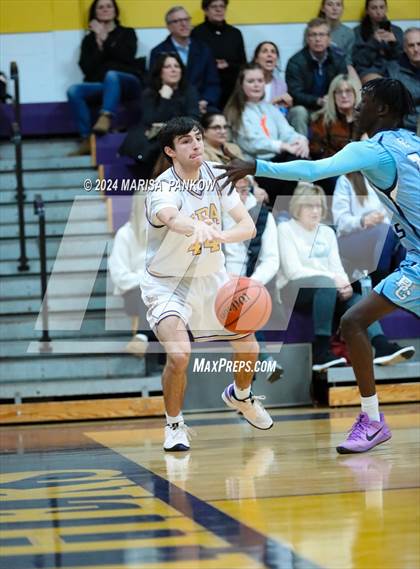Thumbnail 3 in Bishop Grimes vs Christian Brothers Academy photogallery.