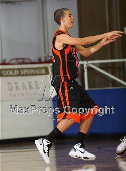 Thumbnail 1 in Rahway vs. Nutley (NJSIAA North 2 Group 3 Semifinal) photogallery.