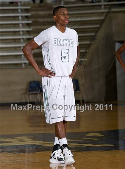 Thumbnail 2 in Houston Bellaire vs. Richardson Berkner (Avery WinterHeat Showcase) photogallery.