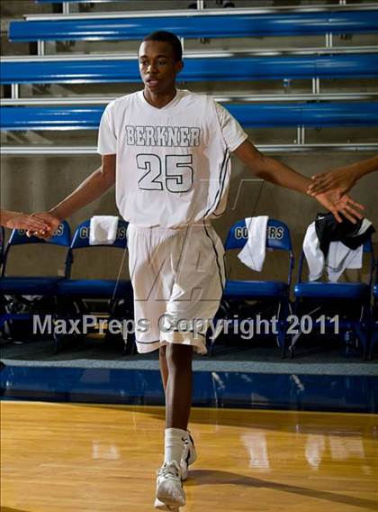 Thumbnail 2 in Houston Bellaire vs. Richardson Berkner (Avery WinterHeat Showcase) photogallery.