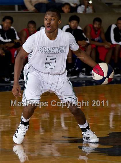 Thumbnail 1 in Houston Bellaire vs. Richardson Berkner (Avery WinterHeat Showcase) photogallery.