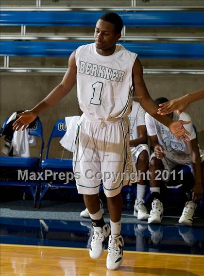Thumbnail 1 in Houston Bellaire vs. Richardson Berkner (Avery WinterHeat Showcase) photogallery.